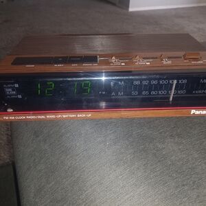 Panasonic Woodgrain Digital AM/FM Clock Radio - Brown